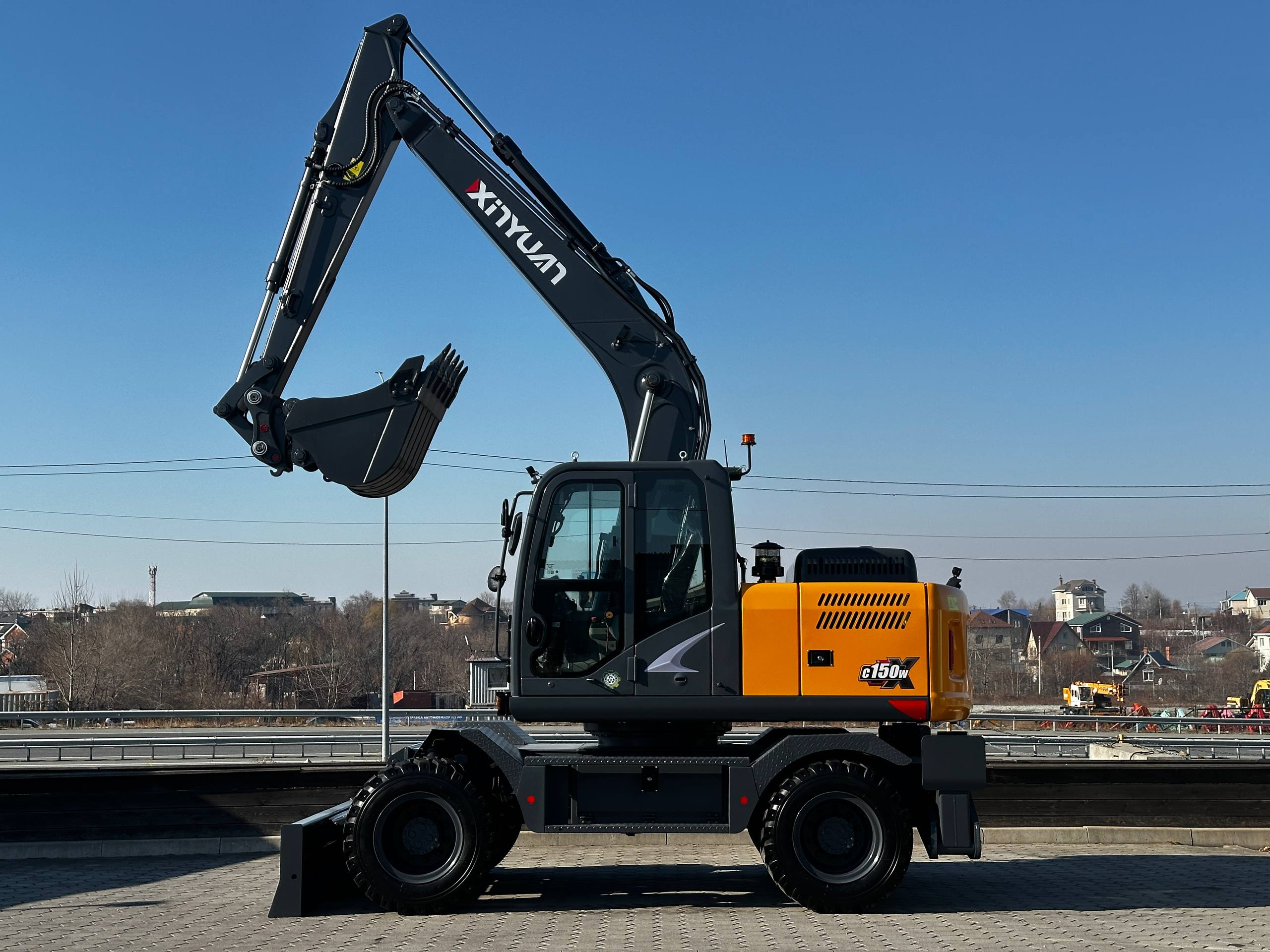 Колёсный экскаватор XINYUAN C150W